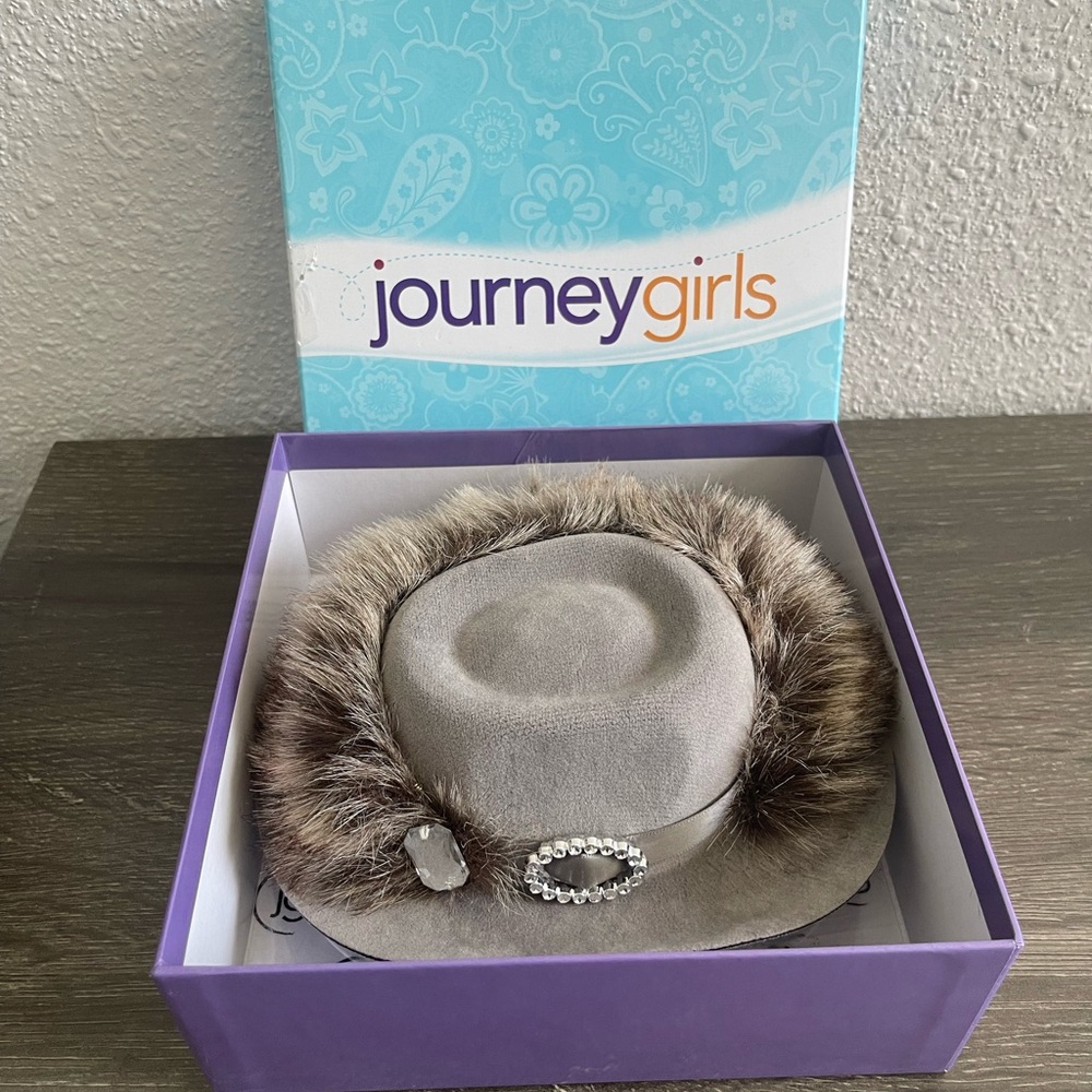 Journey Girls Fashion Doll Gift Pack - Faux Fur Collar and Hat